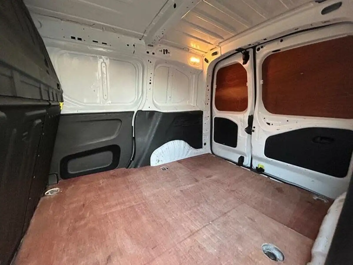 2019-peugeot-partner-15-bluehdi-1000-professional-100ps-eu6dt-panel-big-9