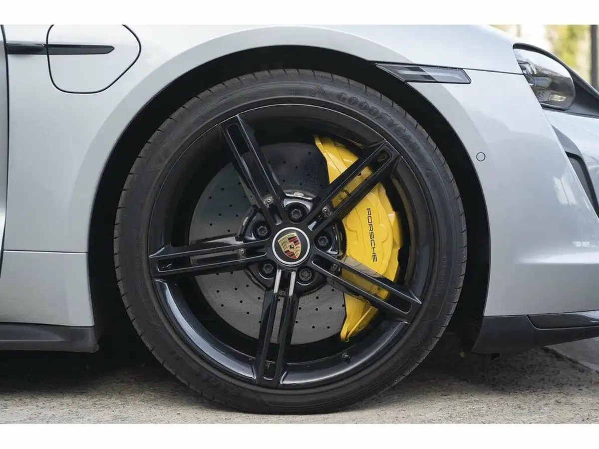 2021-porsche-taycan-e-turbo-s-big-56