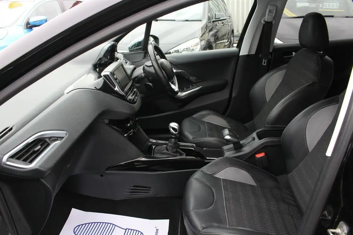 2015-peugeot-2008-crossover-16bluehdi-allure-120bhp-ss-big-17