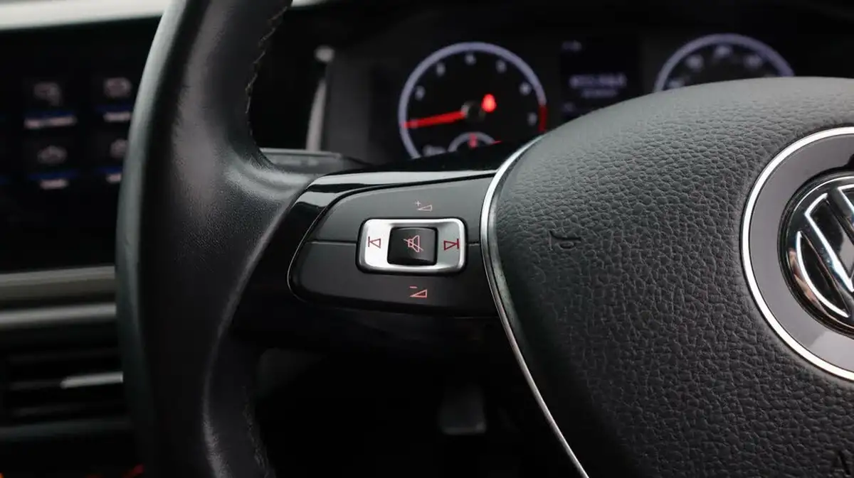 2020-volkswagen-polo-10-match-big-25
