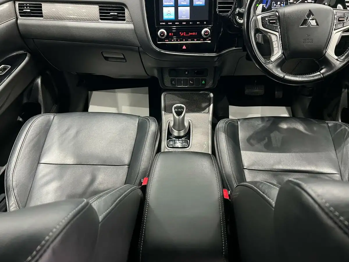 2020-mitsubishi-outlander-24-dynamic-phev-big-36