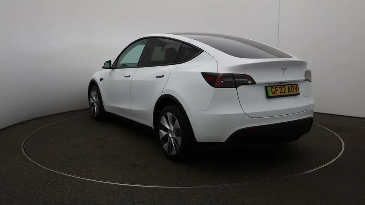 2022-tesla-model-y-e-long-range-big-57