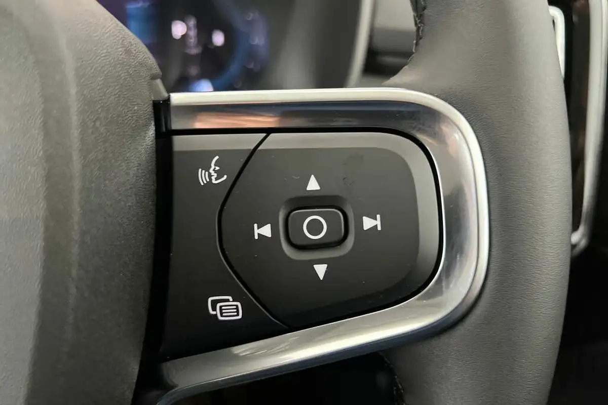 2024-volvo-xc40-20-b3-ultimate-big-11