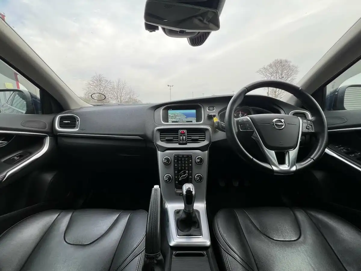 2016-volvo-v40-20td-d3-inscription-big-12
