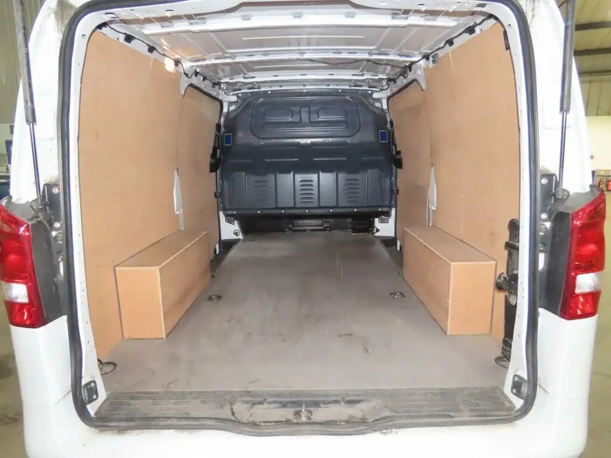 2020-mercedes-benz-vito-18-cdi-110-progressive-l2-100bhpeu6dt-panel-big-6