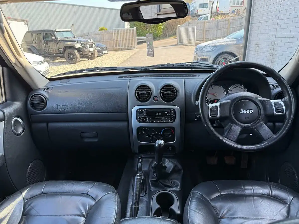 2003-jeep-cherokee-25crd-limited-big-12