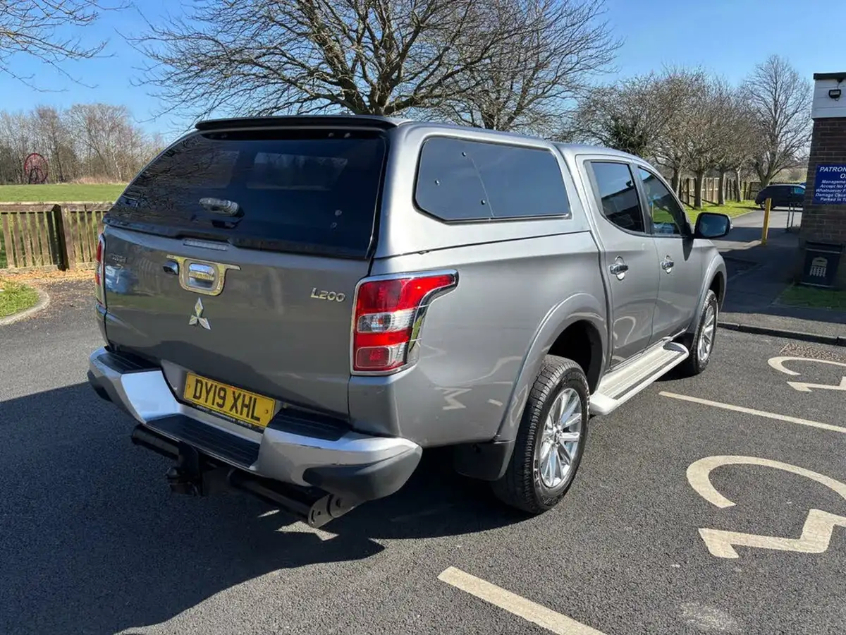 2019-mitsubishi-l200-24di-d-barbarian-eu6-big-6