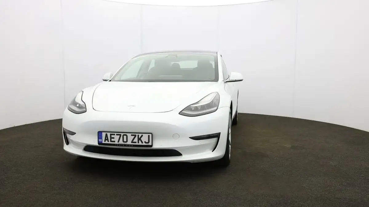 2020-tesla-model-3-e-long-range-big-24