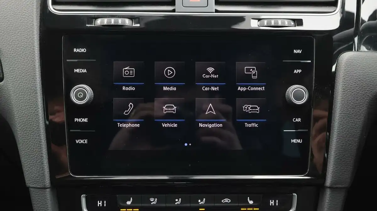 2019-volkswagen-golf-20-tsi-r-300ps-hatchback-5d-dsg-big-11