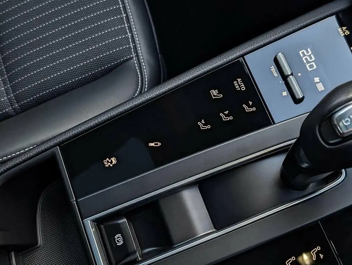 2022-porsche-macan-20-big-43
