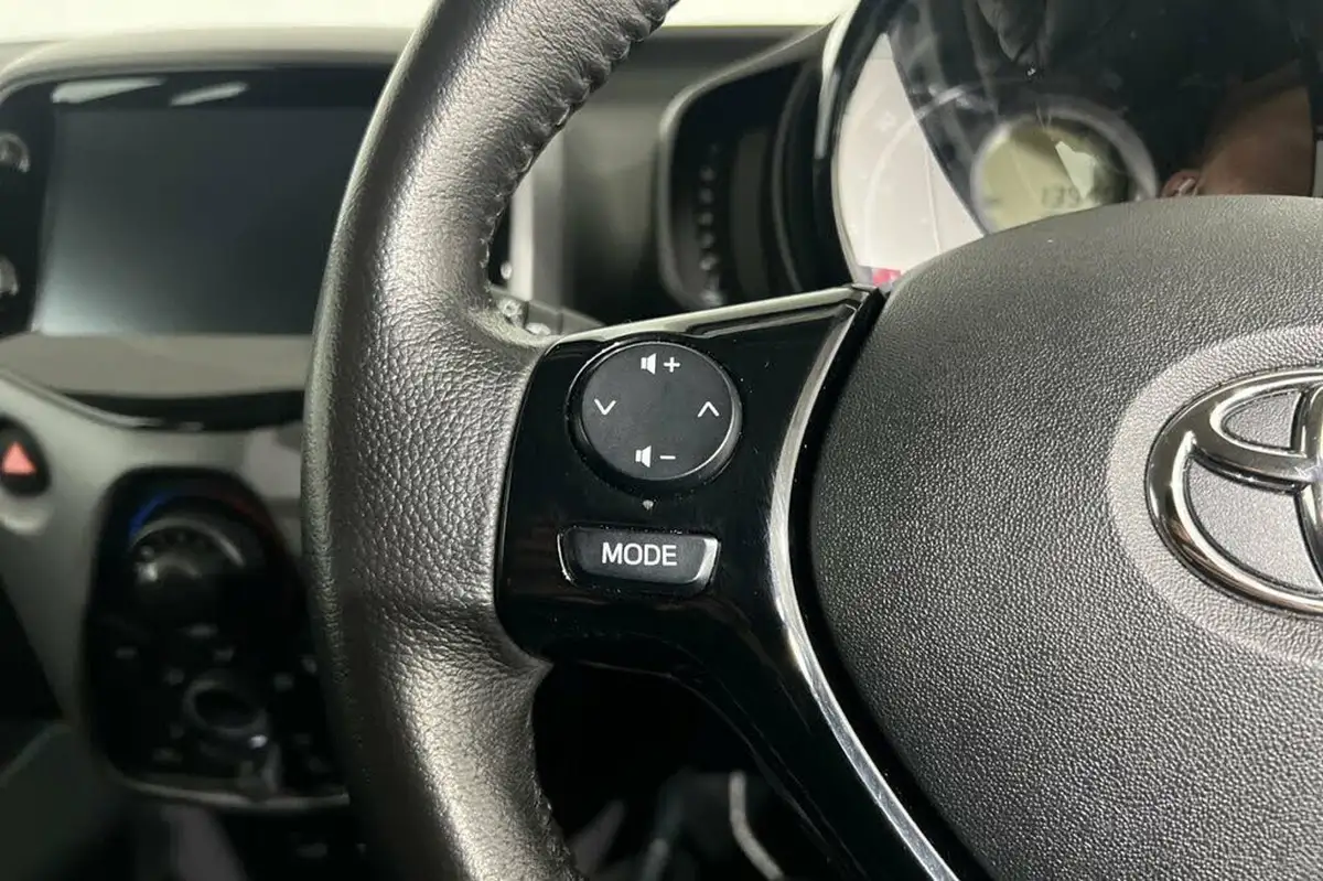 2021-toyota-aygo-10-vvt-i-x-play-tss-big-17