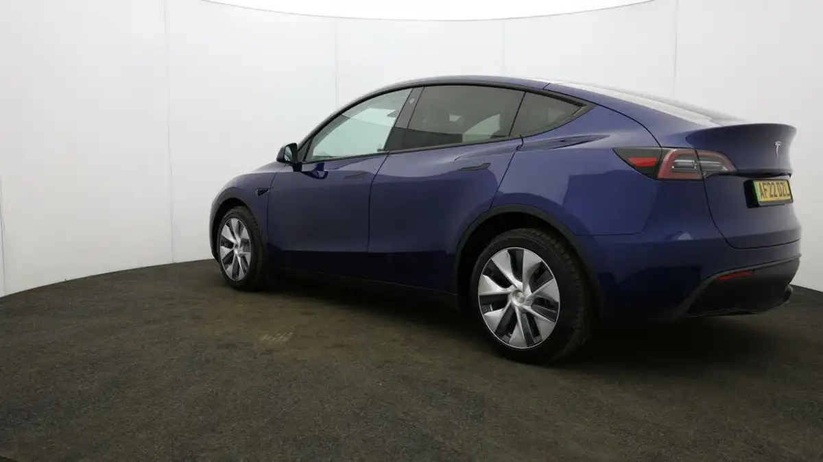 2022-tesla-model-y-e-long-range-big-64
