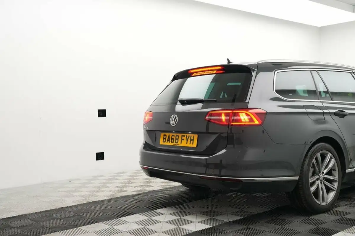 2019-volkswagen-passat-20tdi-gt-150ps-scr-estate-5d-big-8