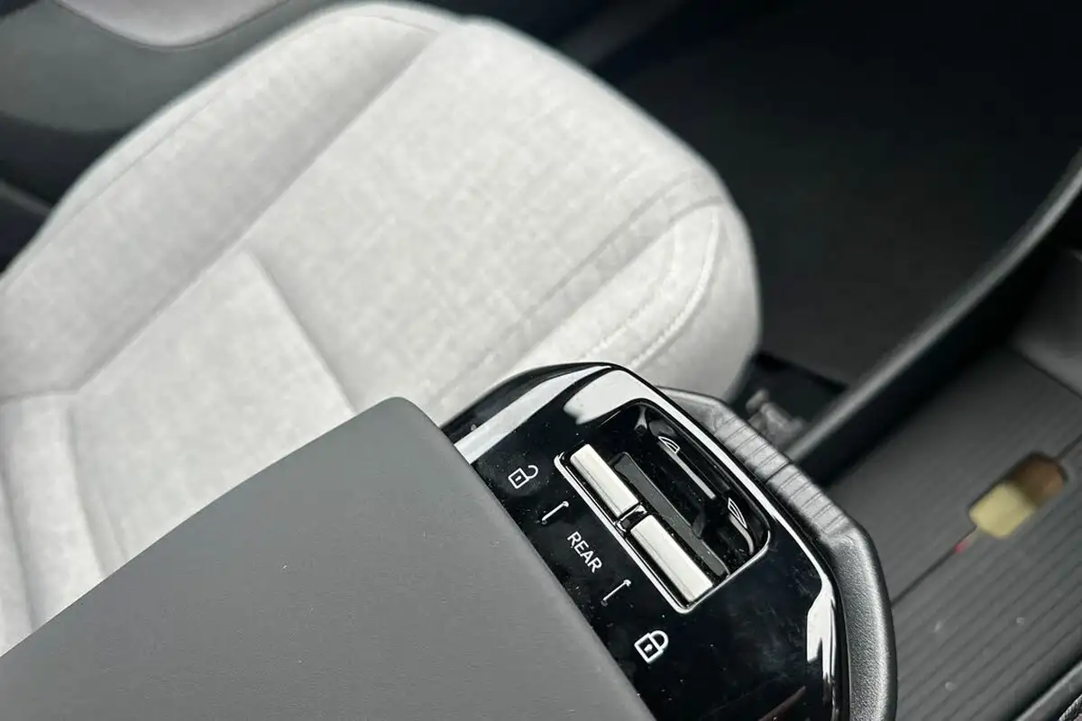2024-volvo-ex30-e-twin-ultra-big-37