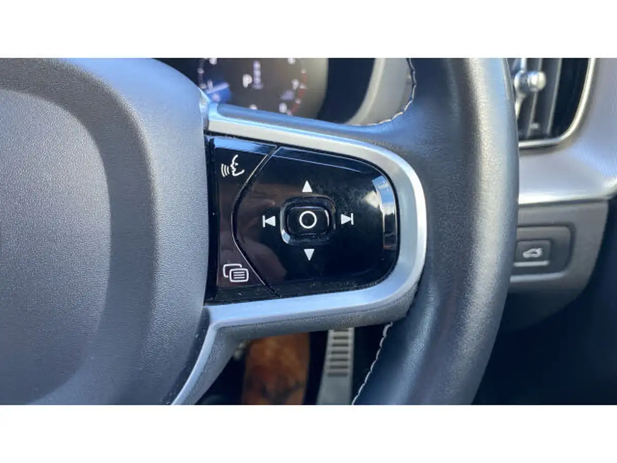 2021-volvo-xc60-20-b5-r-design-pro-awd-big-18