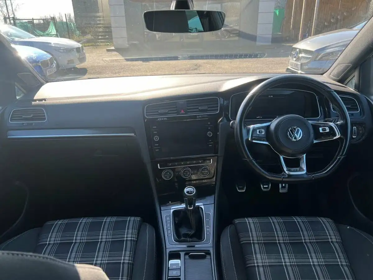 2018-volkswagen-golf-20tdi-gtd-hatchback-5d-big-16