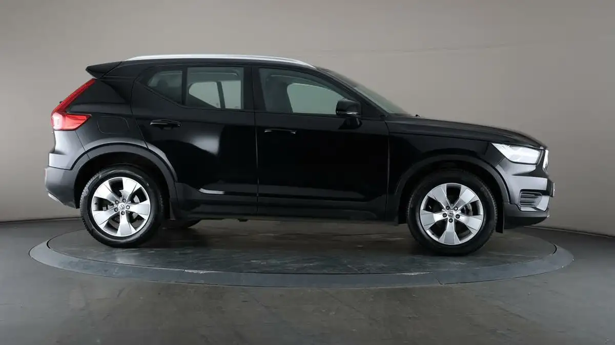 2022-volvo-xc40-15-t3-momentum-big-57