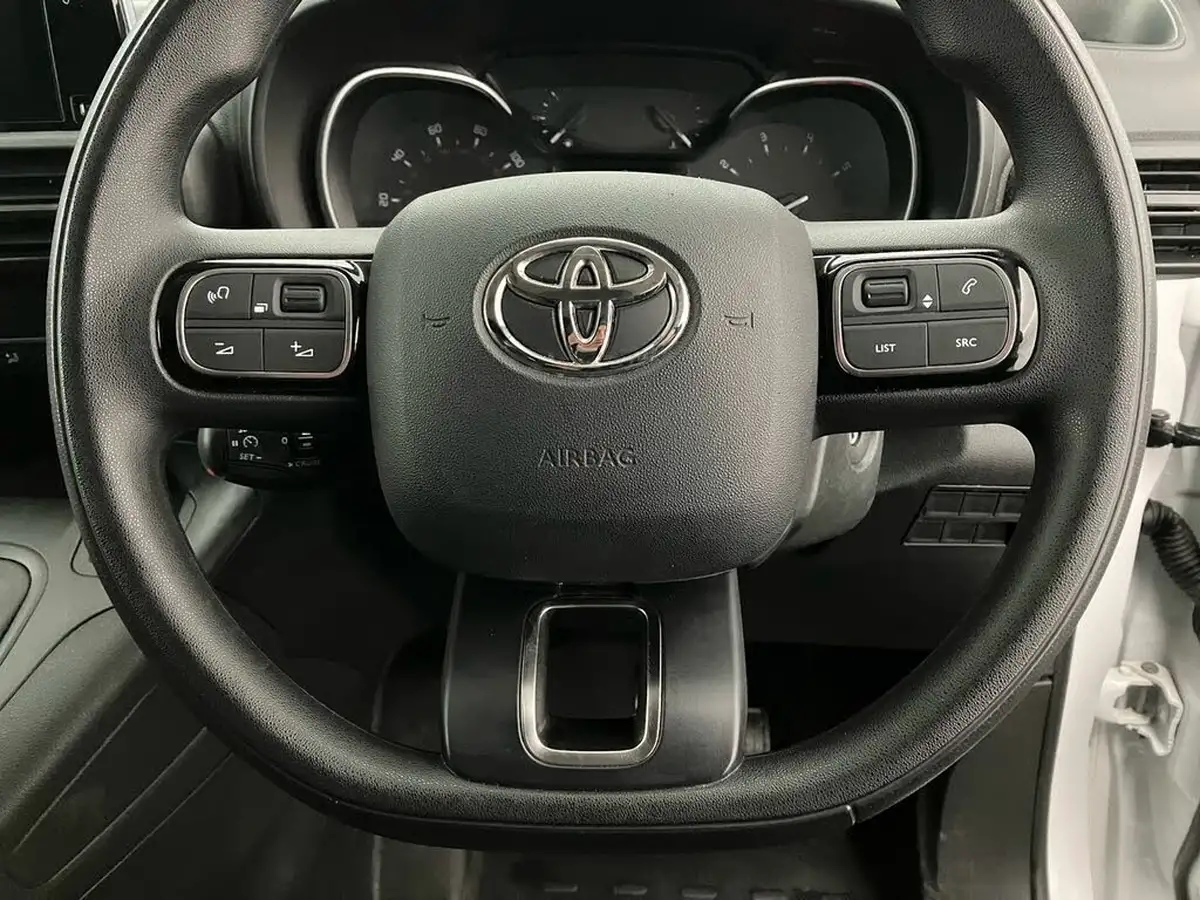 2023-toyota-proace-city-15d-icon-l1-big-27