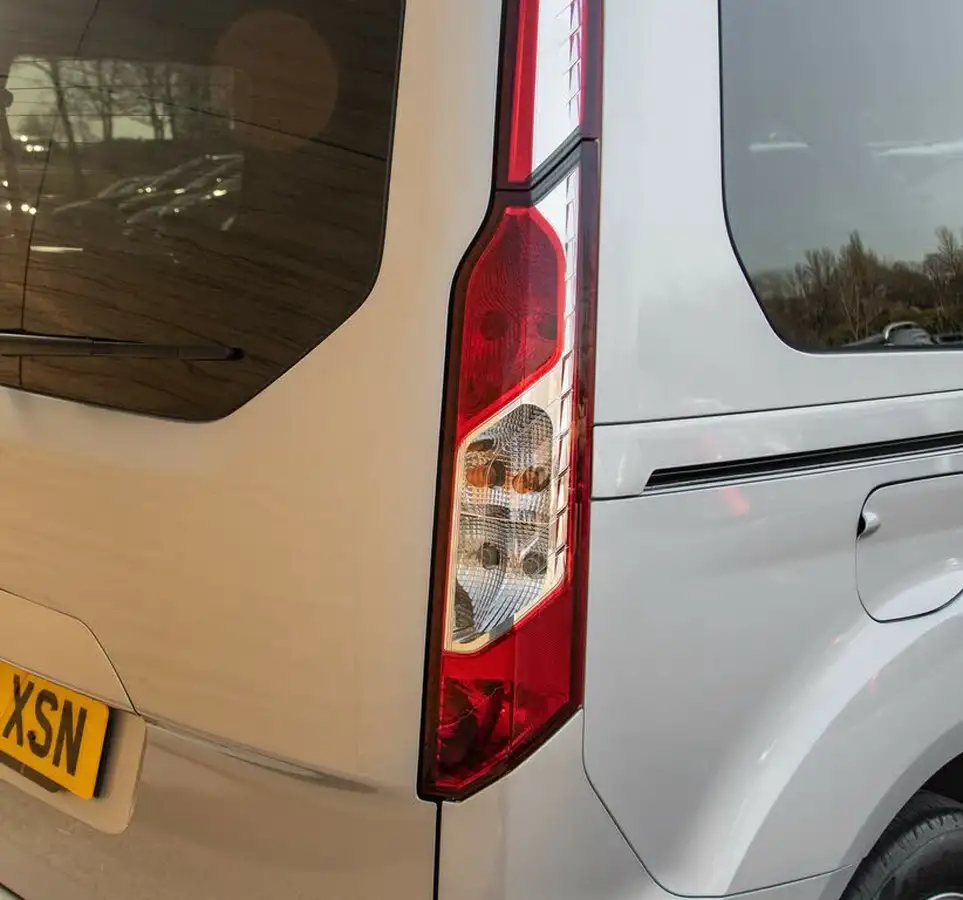 2020-ford-grand-tourneo-connect-15-titanium-big-9
