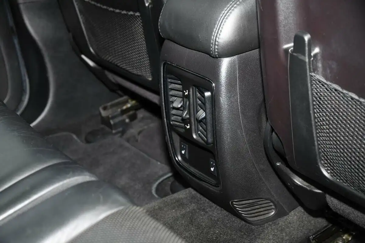 2012-jeep-grand-cherokee-30crd-overland-v6-auto-big-21
