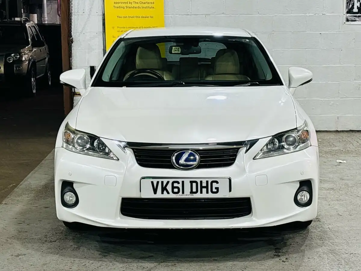 2011-lexus-ct-200h-18-se-l-big-1