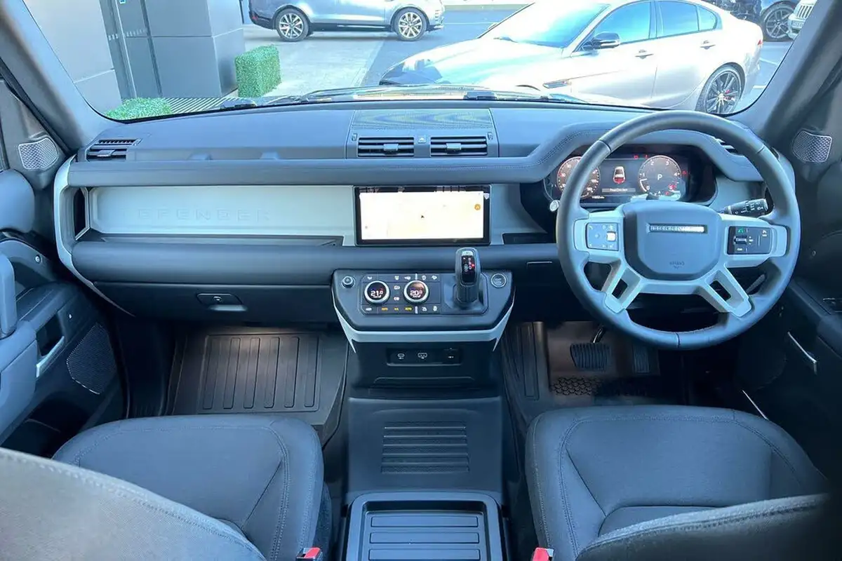 2024-land-rover-90-defender-30-d250-hard-top-standard-90-big-3