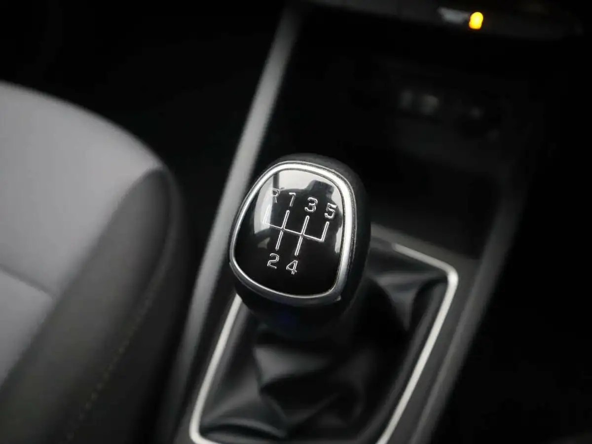 2018-hyundai-i20-10-t-gdi-premium-nav-hatchback-5d-big-28