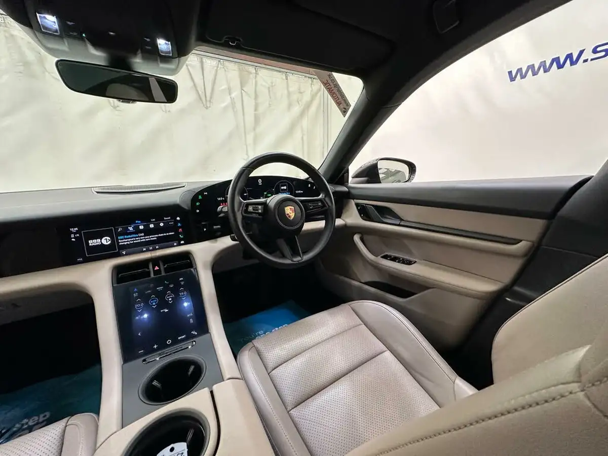 2021-porsche-taycan-e-base-476ps-performance-battery-plus-big-21