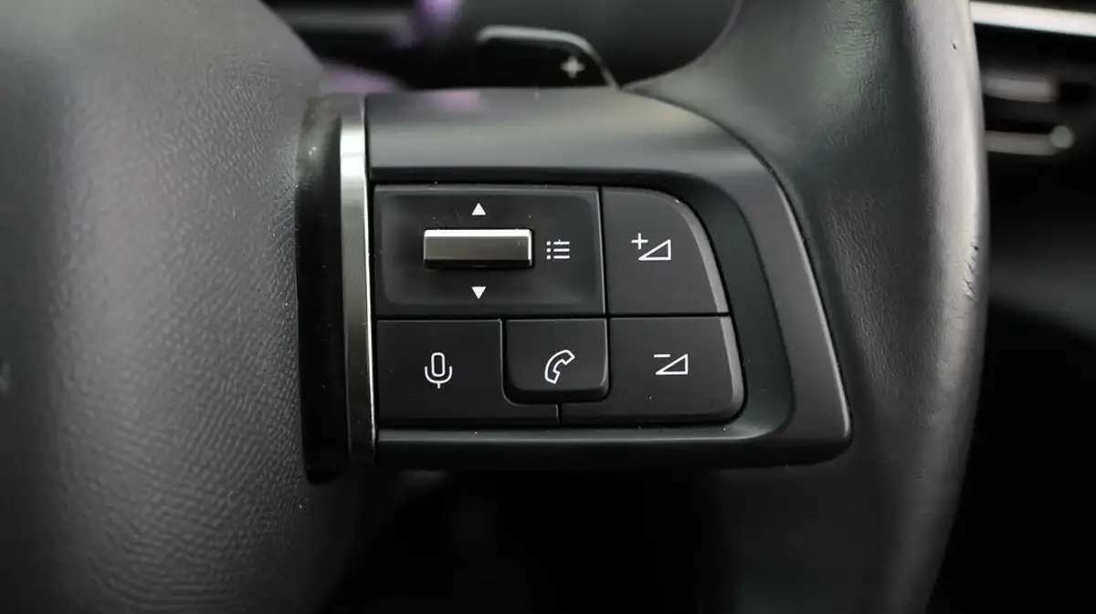 2023-citroen-c4-15bluehdi-shine-plus-big-21
