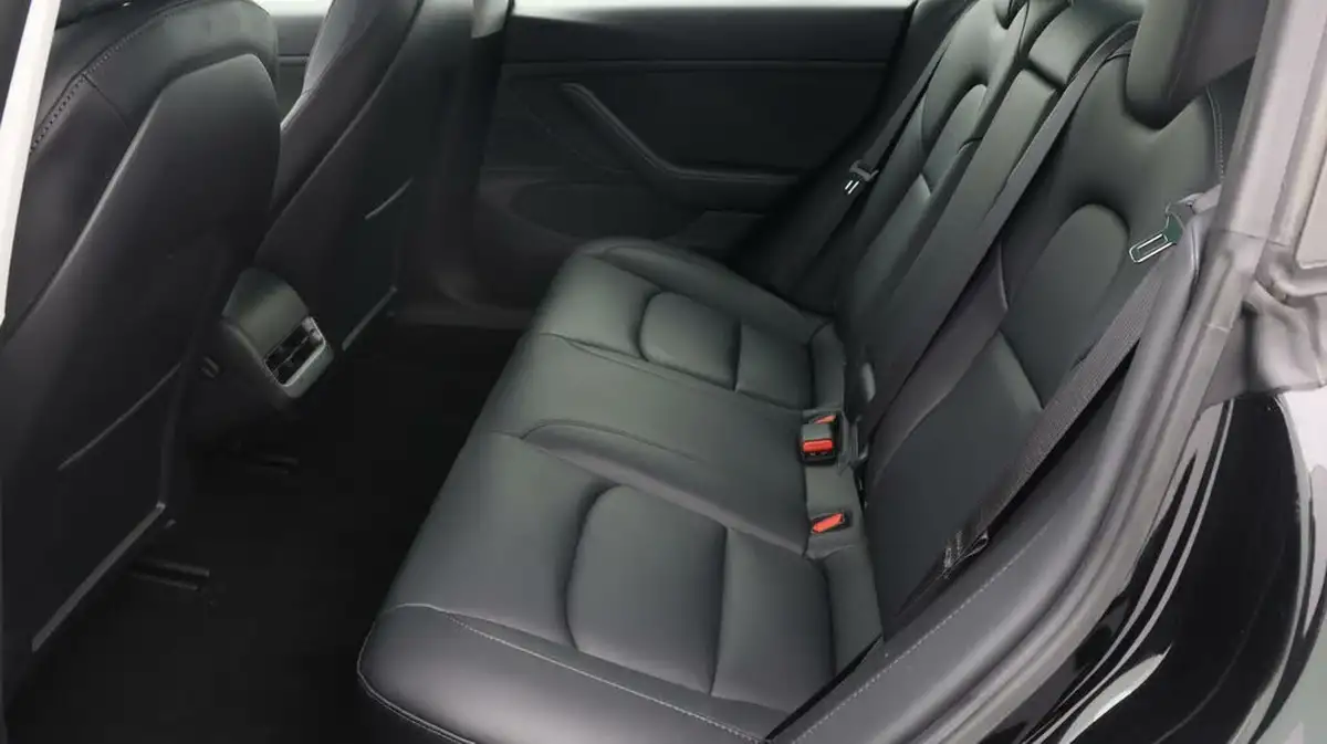 2020-tesla-model-3-e-long-range-big-15