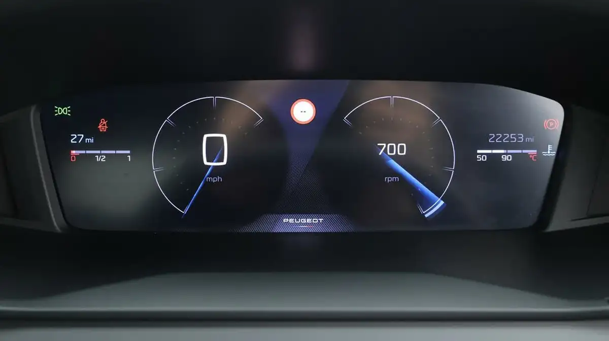 2023-peugeot-2008-suv-12-puretech-allure-big-10