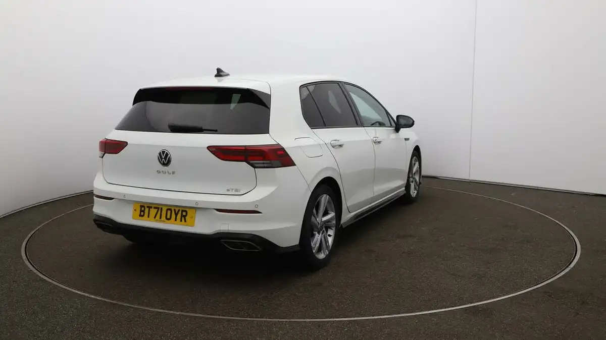 2021-volkswagen-golf-big-46