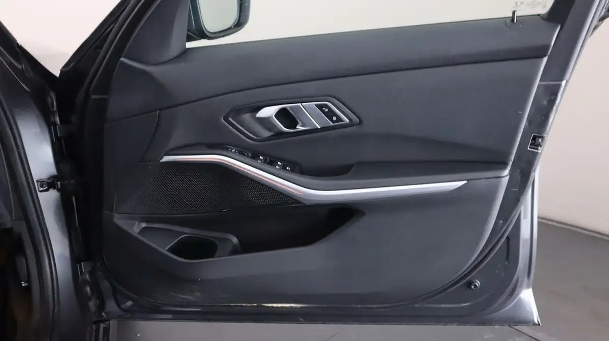 2019-bmw-3-series-20td-320d-se-190bhp-saloon-4d-sport-auto-big-15