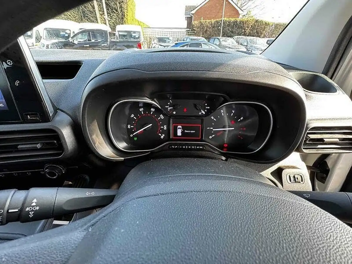 2022-toyota-proace-city-15d-icon-l2-big-47
