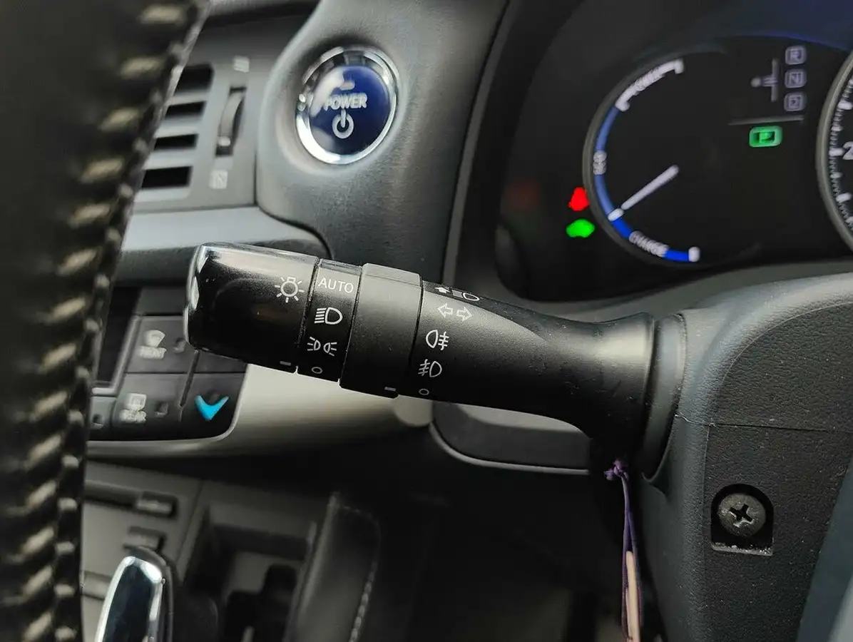 2013-lexus-ct-200h-18-f-sport-big-34