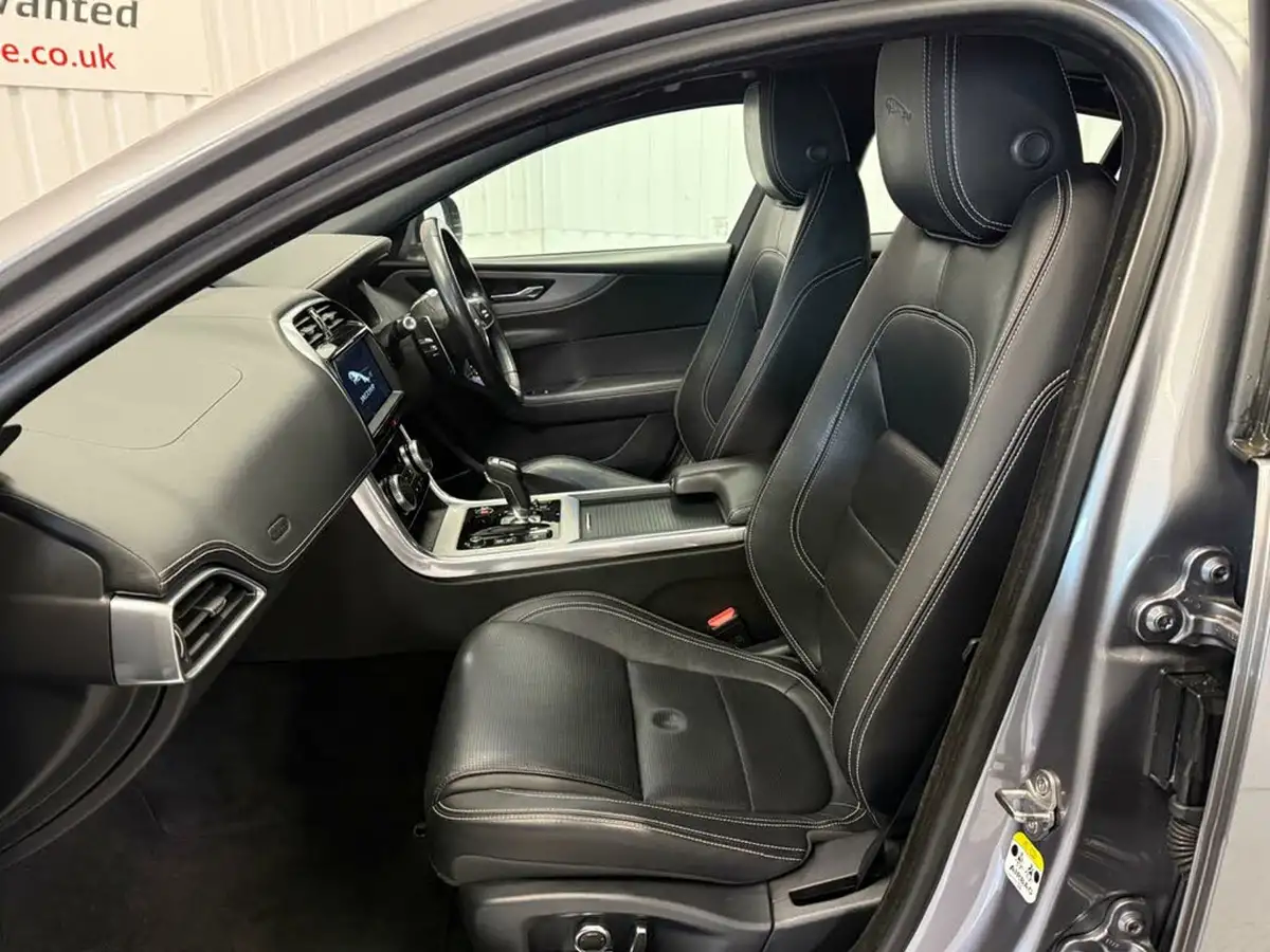 2019-jaguar-xe-20d-r-dynamic-s-big-9