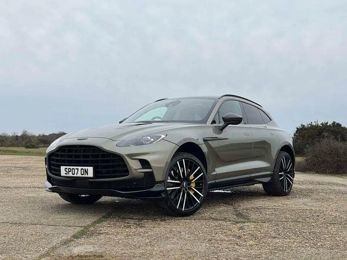 2024-aston-martin-dbx-40-v8-big-22