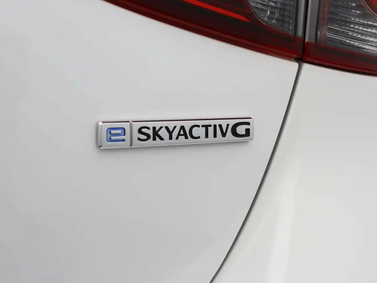 2024-mazda-mazda2-15-e-skyactiv-g-centre-line-big-39