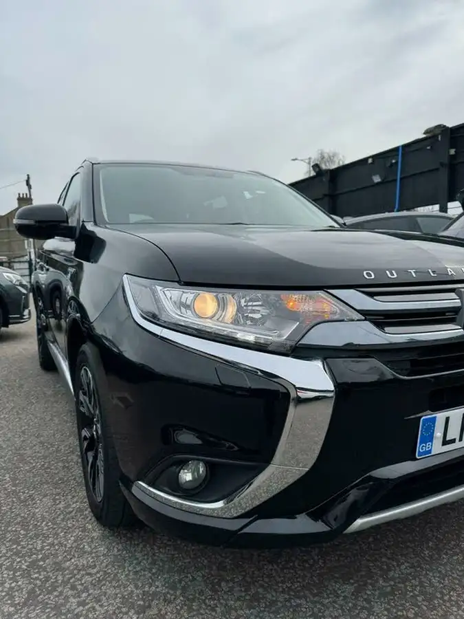 2018-mitsubishi-outlander-20-juro-phev-big-2