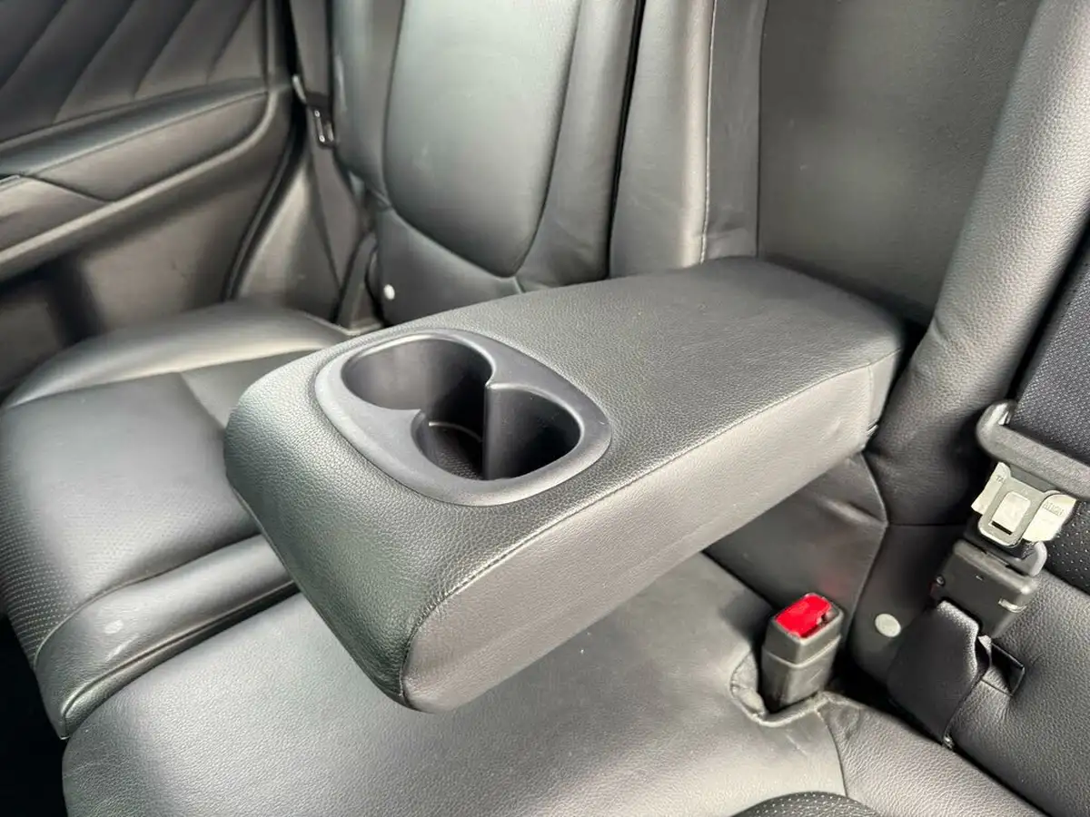 2018-mitsubishi-outlander-20-juro-phev-big-30