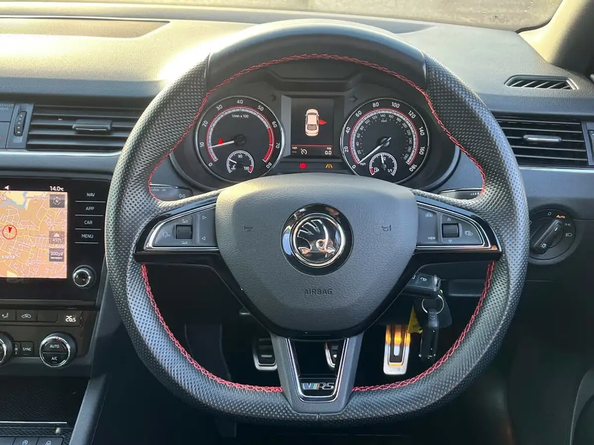 2019-skoda-octavia-20-tsi-vrs-hatchback-big-18