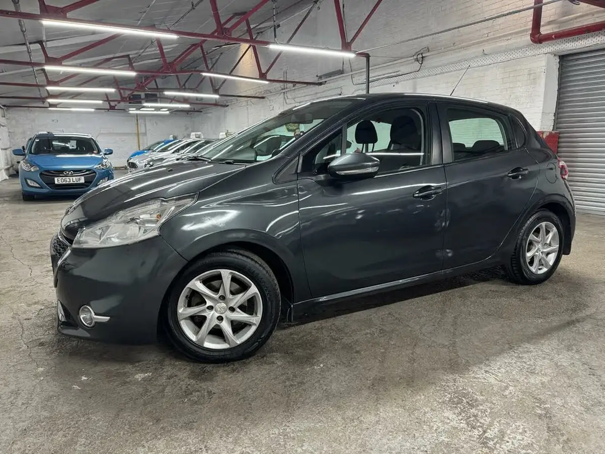 2013-peugeot-208-12-active-5d-big-1