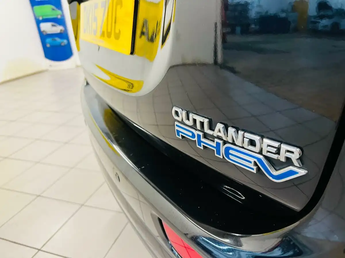 2015-mitsubishi-outlander-20-gx3h-phev-5st-big-35