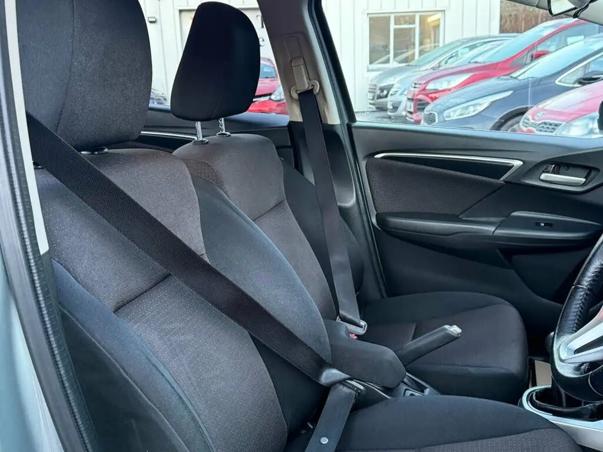 2016-honda-jazz-13-i-vtec-ex-big-13
