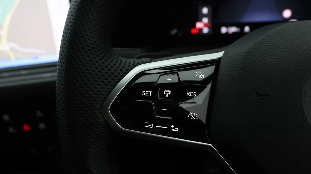 2021-volkswagen-golf-20tdi-gtd-big-20