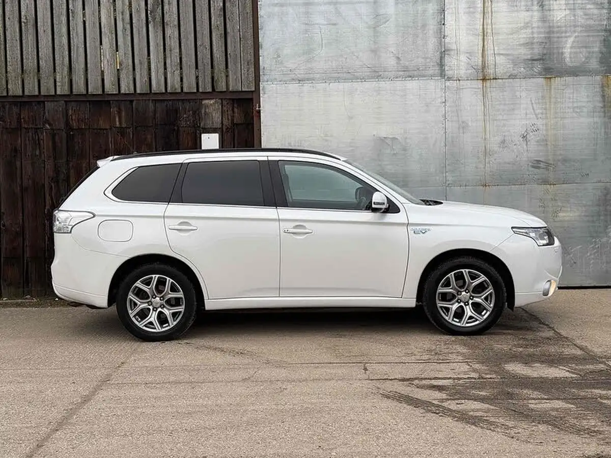 2014-mitsubishi-outlander-20-gx4h-big-3