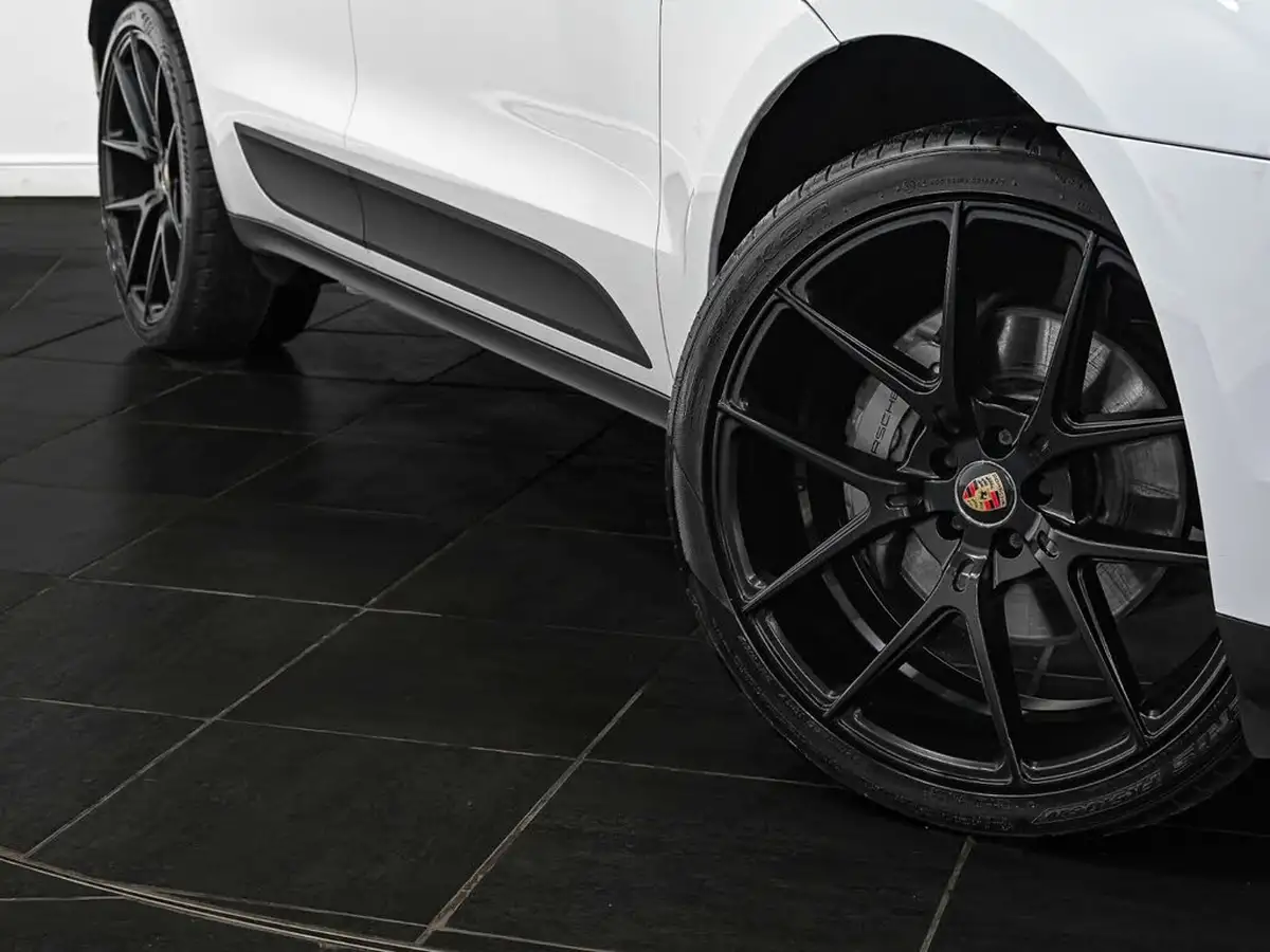 2021-porsche-macan-30-s-big-18