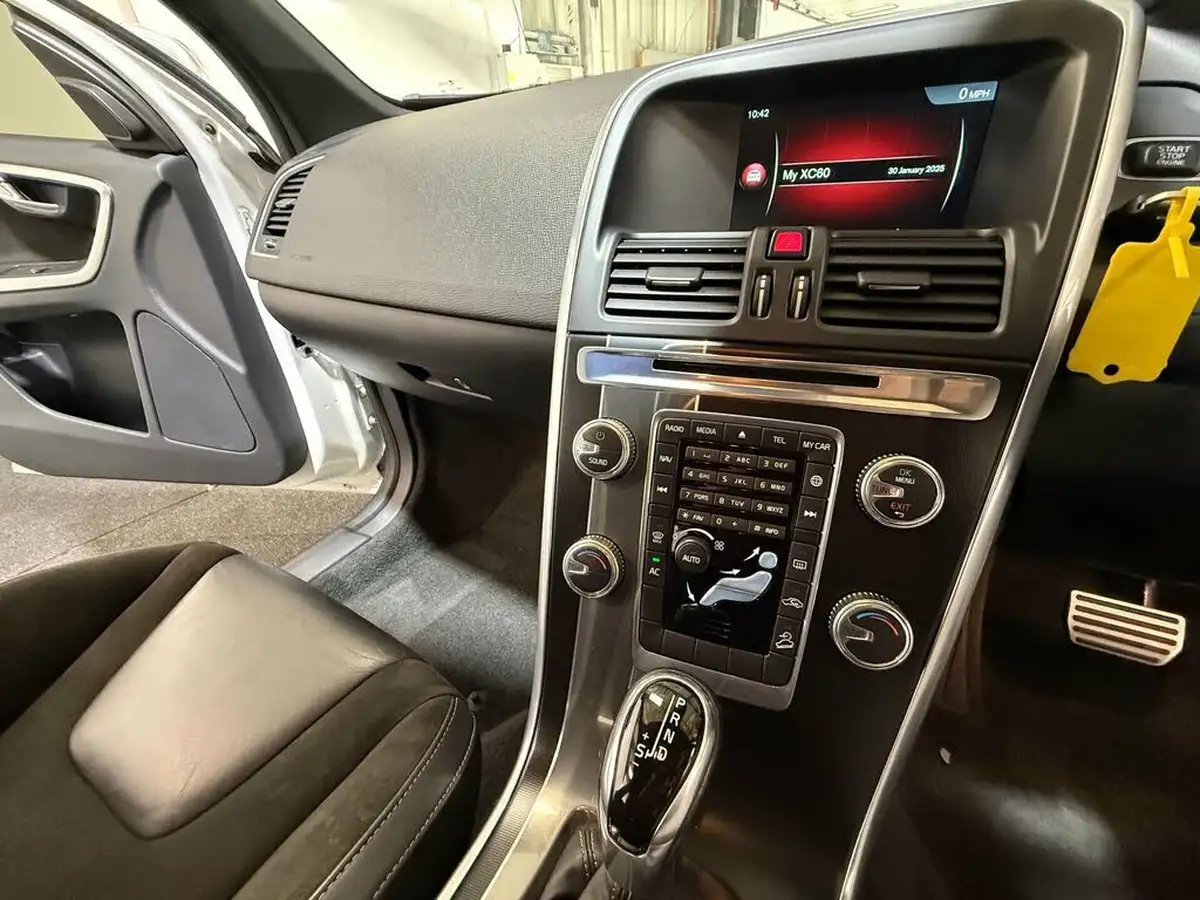 2014-volvo-xc60-24td-d5-r-design-215bhp-geartronic-big-30