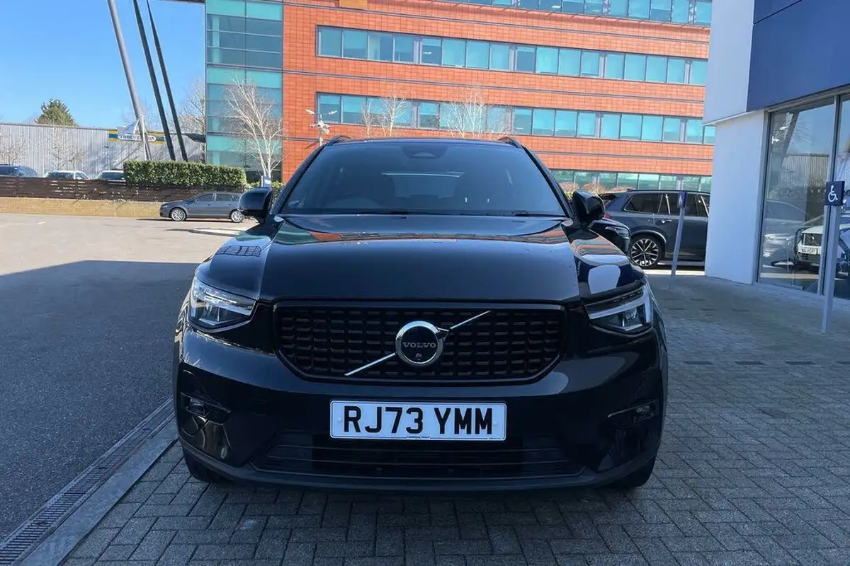 2023-volvo-xc40-20-b3-plus-big-11