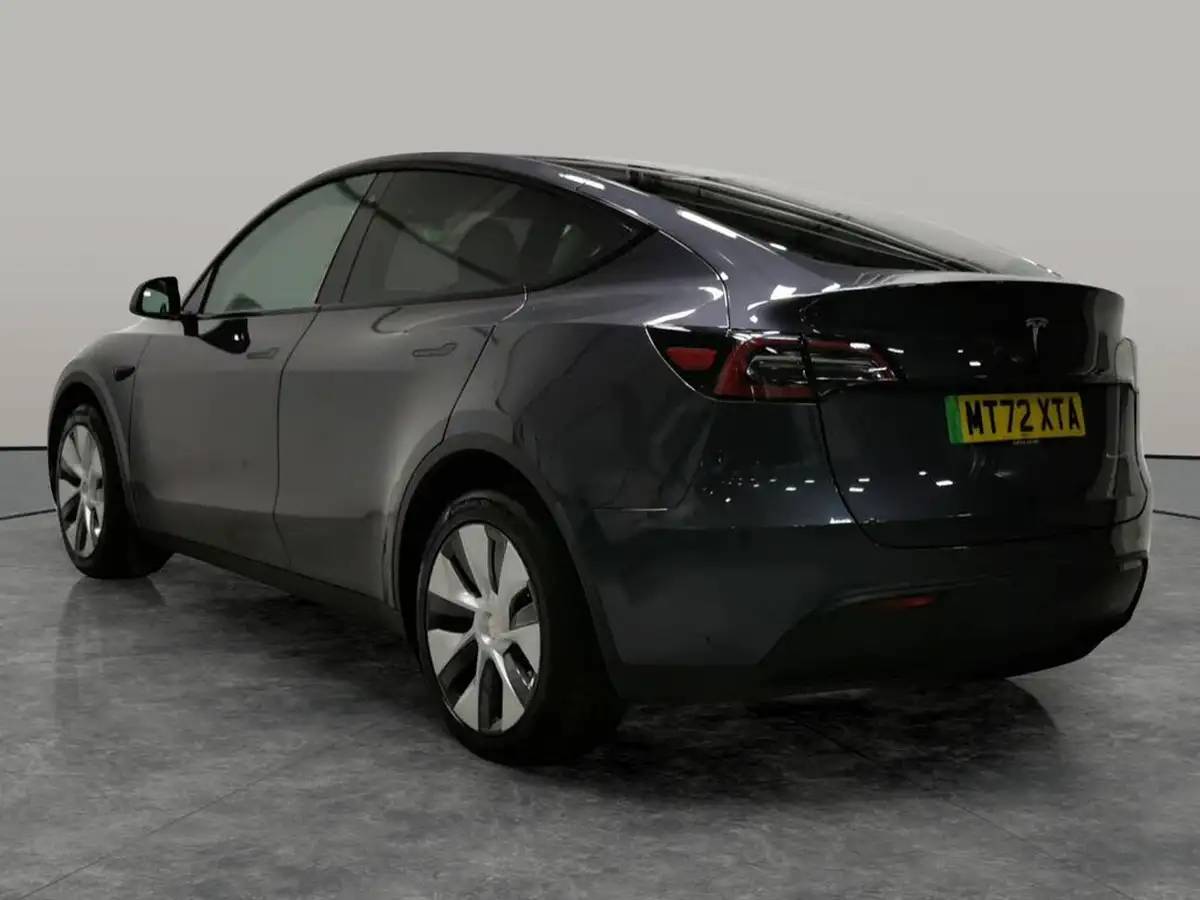 2022-tesla-model-y-e-long-range-big-12